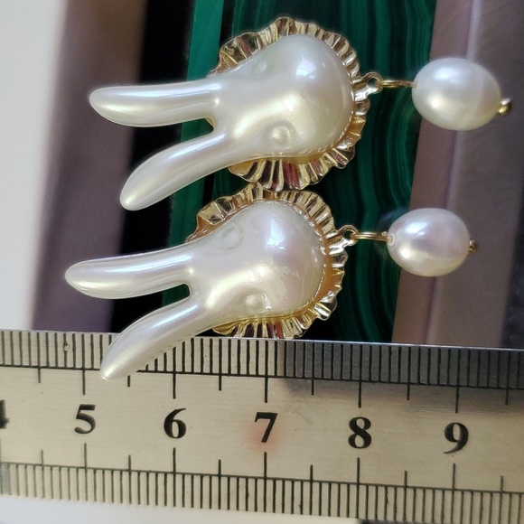 Easter Genuine Pearl Peter Rabbit Gold Collar Earrings - Picture 3 of 6